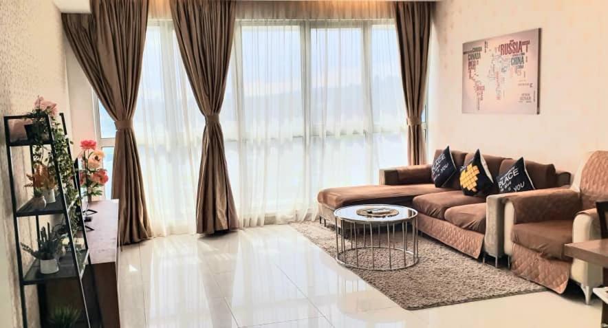 Regalia Suites With Infinity Pool Klcc By Staycation Homes 吉隆坡 外观 照片