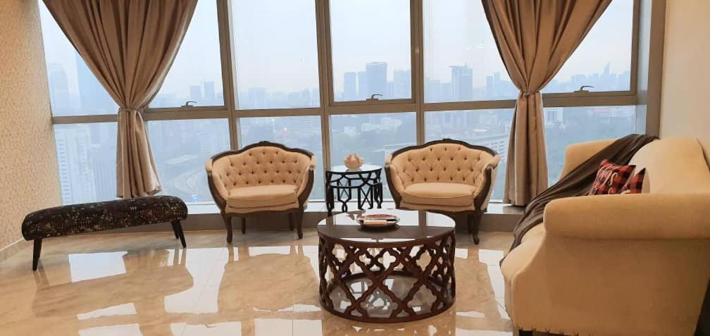 Regalia Suites With Infinity Pool Klcc By Staycation Homes 吉隆坡 外观 照片