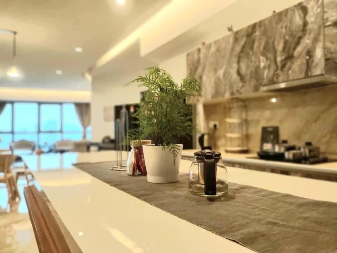 Regalia Suites With Infinity Pool Klcc By Staycation Homes 吉隆坡 外观 照片