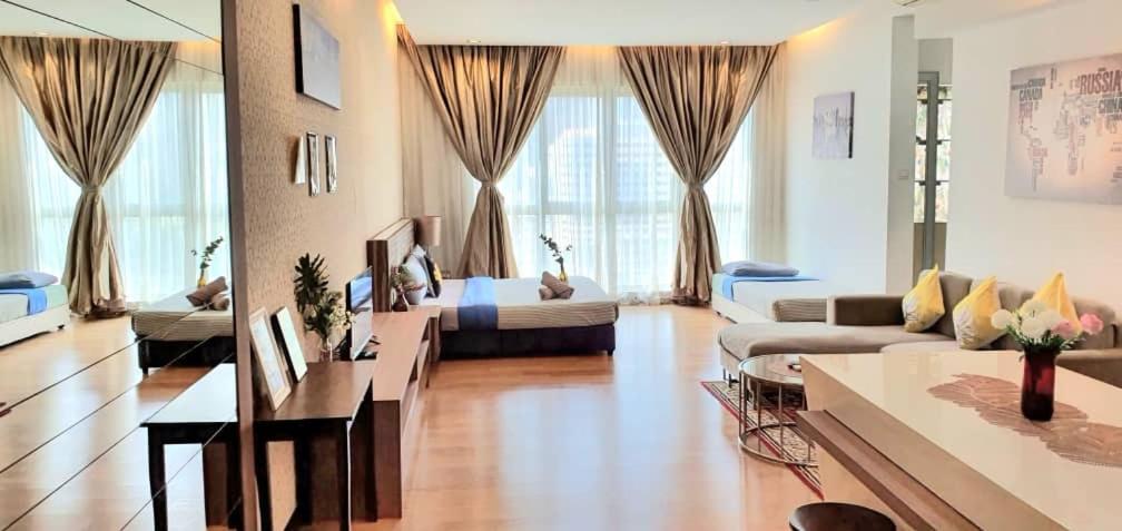Regalia Suites With Infinity Pool Klcc By Staycation Homes 吉隆坡 外观 照片