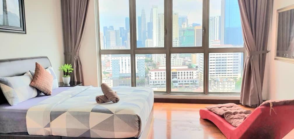 Regalia Suites With Infinity Pool Klcc By Staycation Homes 吉隆坡 外观 照片