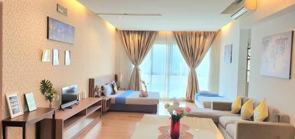 Regalia Suites With Infinity Pool Klcc By Staycation Homes 吉隆坡 外观 照片